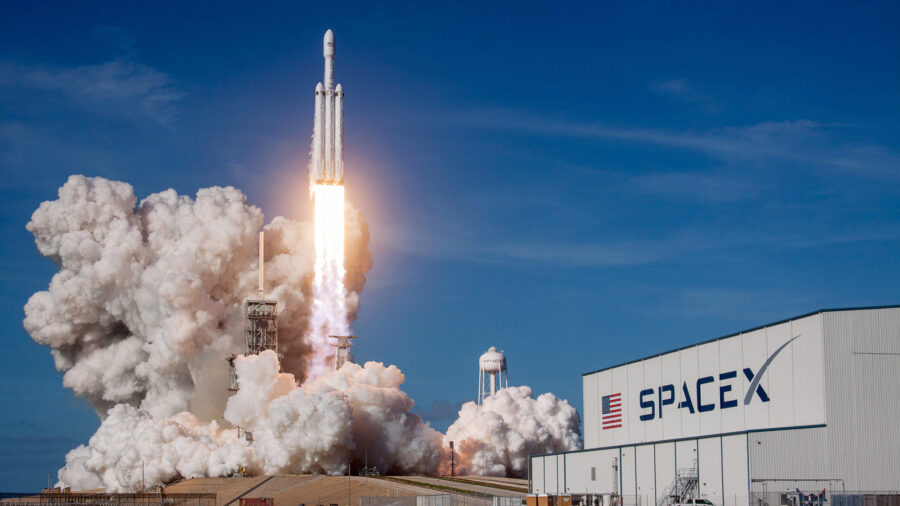 SpaceX está a punto de lanzar una nave espacial a Marte