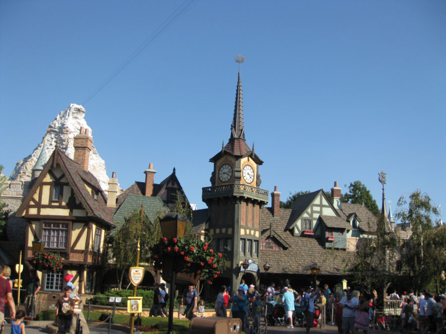 disneyland fantasyland covid lockdown