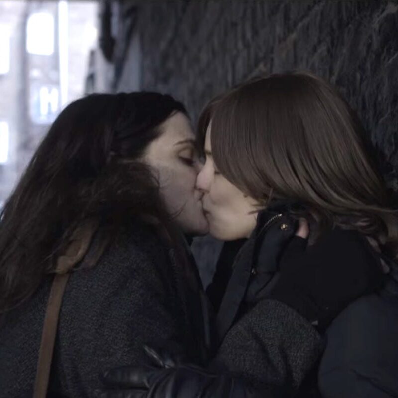 Rachel Weisz kiss