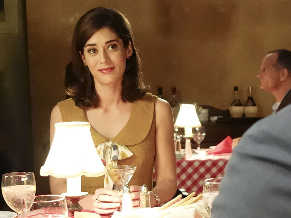 Lizzy Caplan nudity