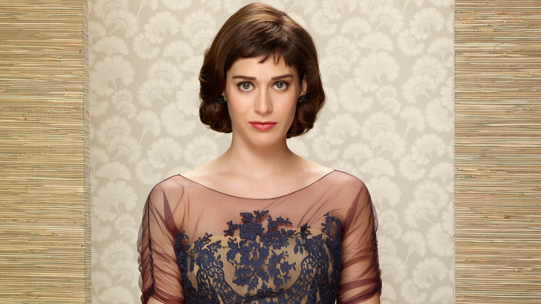 Lizzy Caplan And Her Relaxed View On Nudity After Experience.