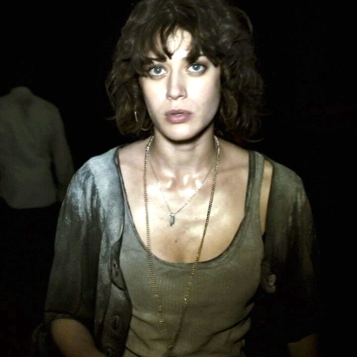 Lizzy Caplan