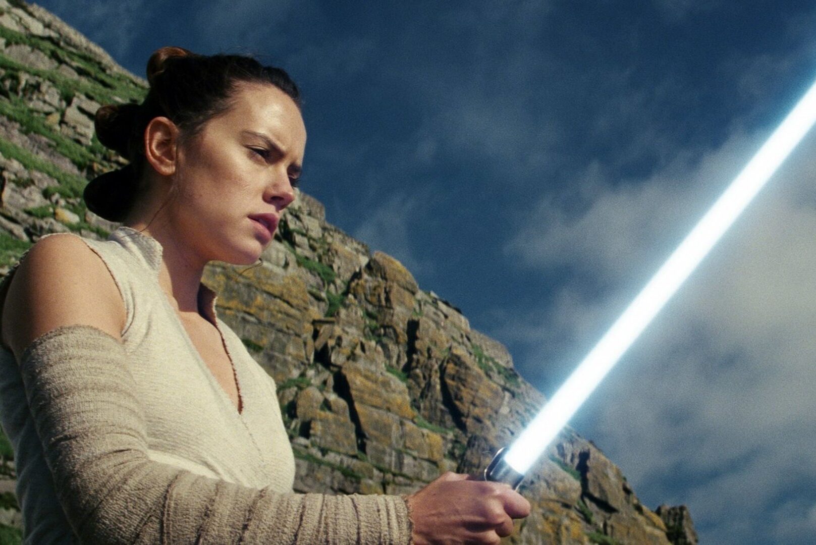 Rey lightsaber