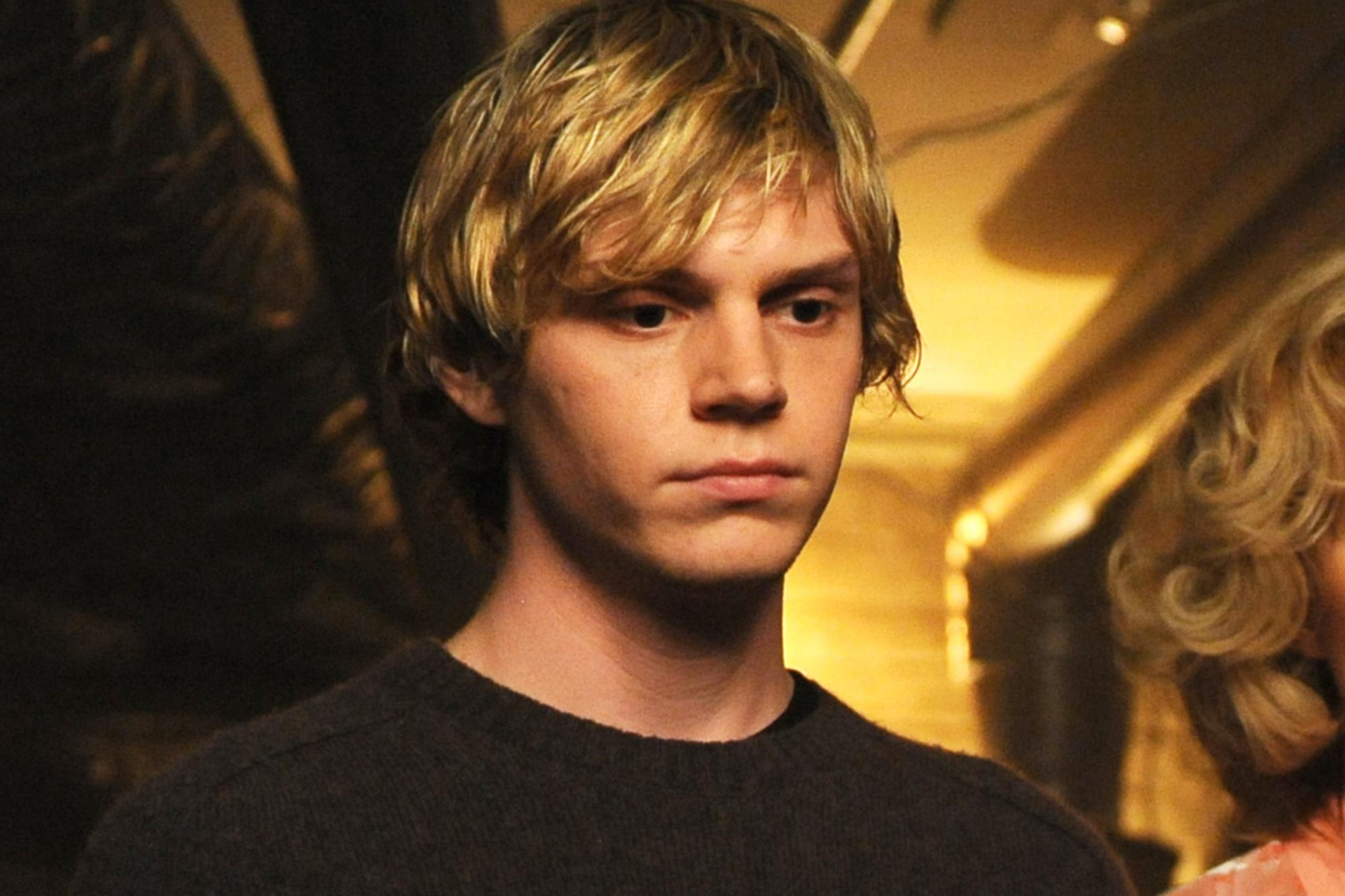 Evan Peters' Blue Hair in American Horror Story: Freak Show - wide 5