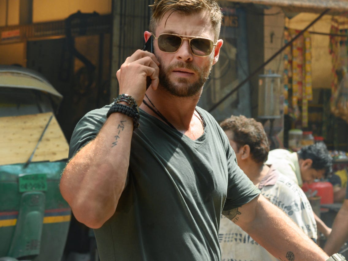 Chris Hemsworth Is Being Mocked For His New Photo
