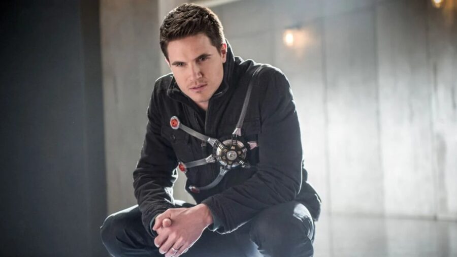 Robbie Amell the flash