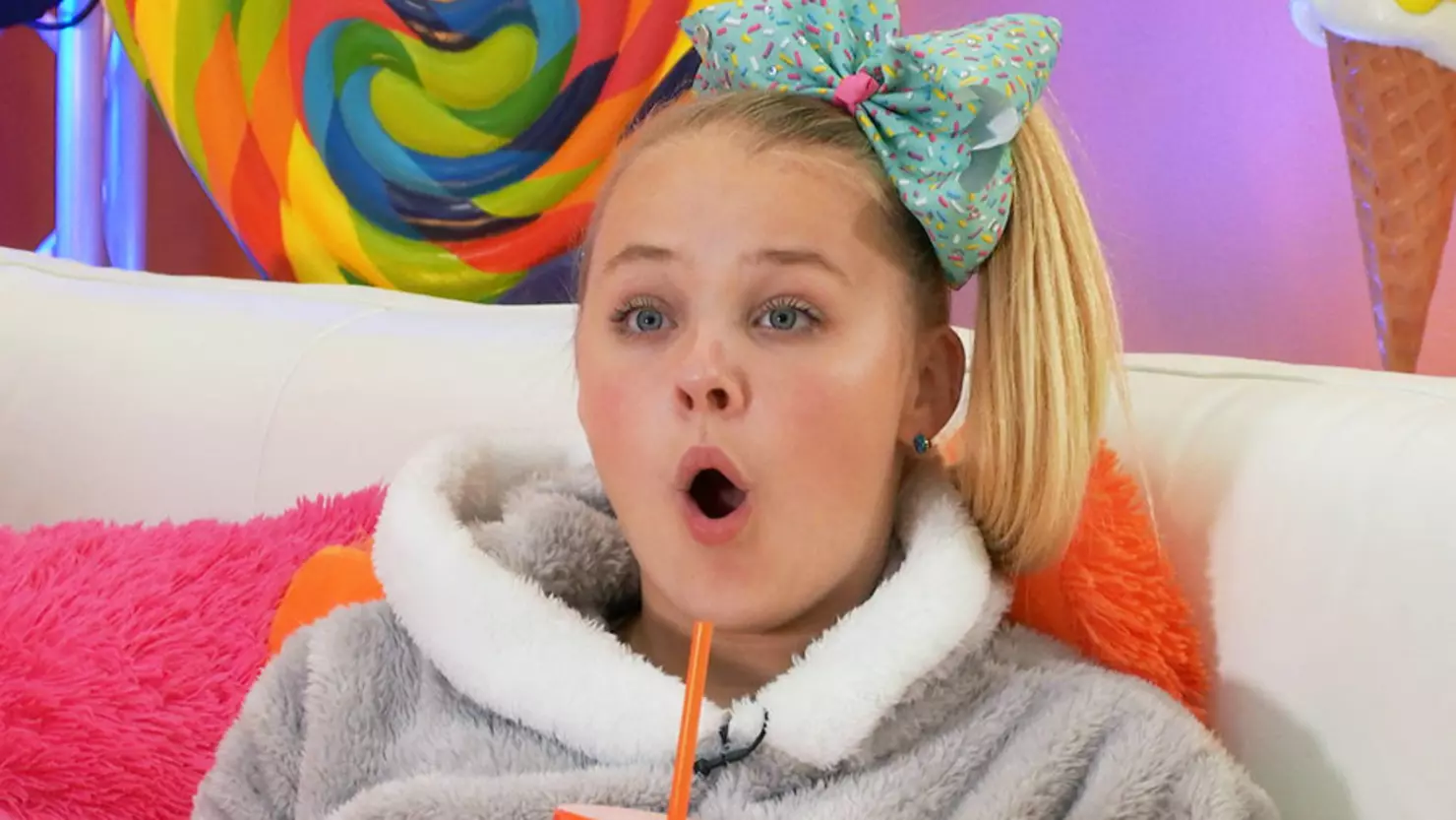 How Old Is Jojo Siwa This Reality Star Has Grown Up Before Our Eyes 