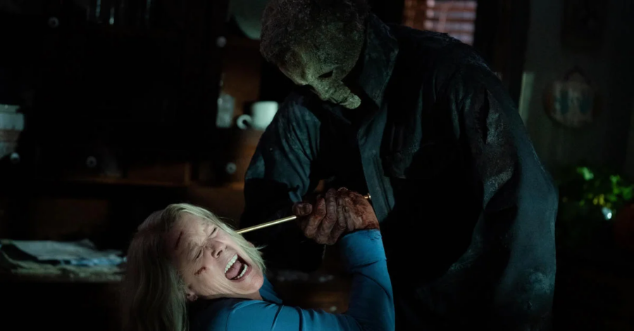 See Jamie Lee Curtis Fighting Michael Myers In New Halloween Ends First Look