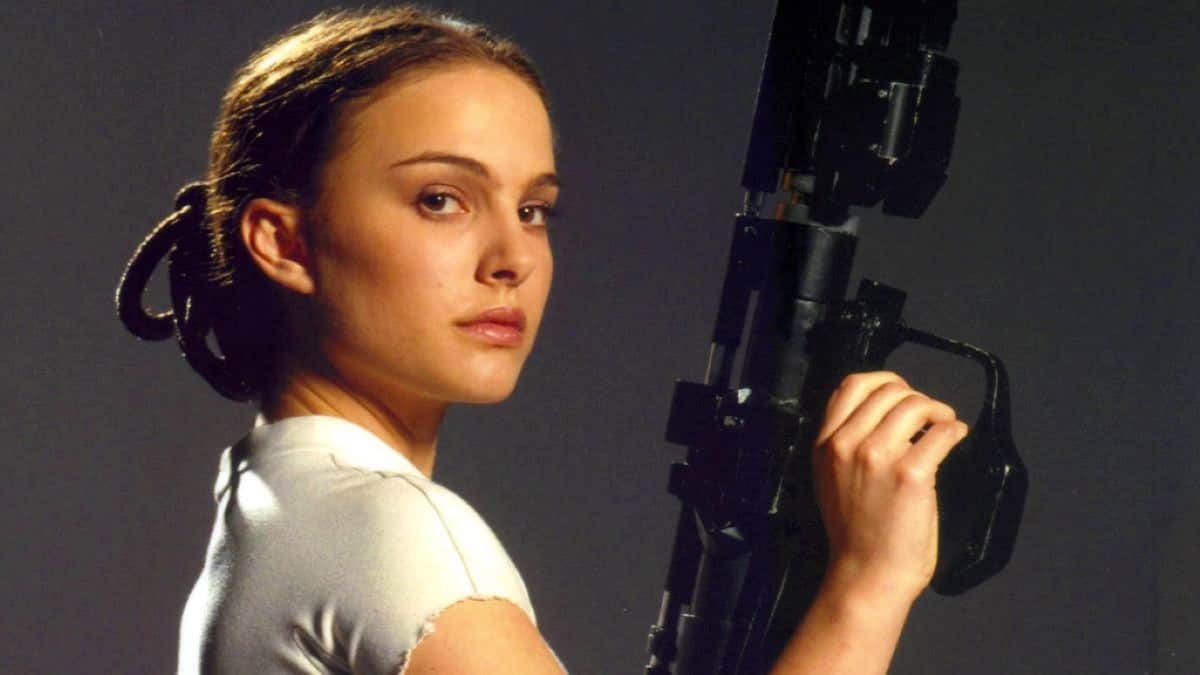 Natalie Portman Teasing Star Wars Return? | GIANT FREAKIN ROBOT